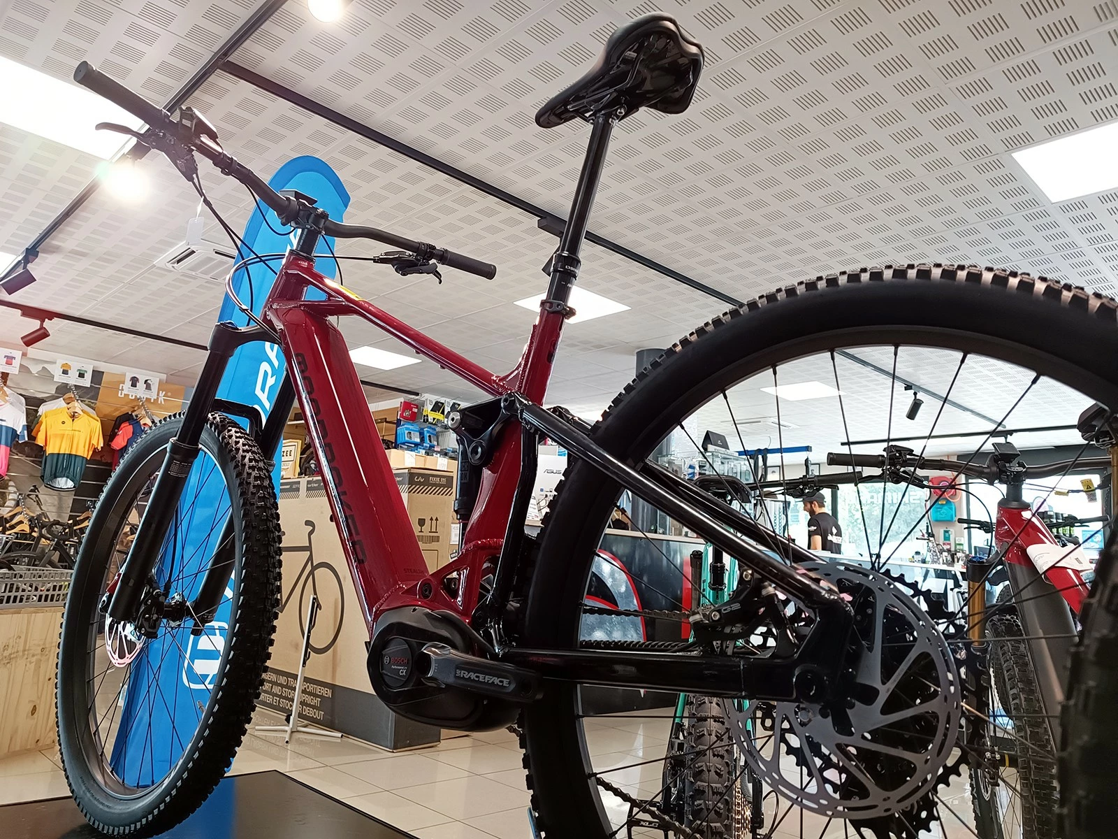 MONDRAKER Chaser 750 VTTAE Cherry Red-black 2022 8 MONDRAKER Chaser 750 VTTAE Cherry Red-black 2022 – Image 6