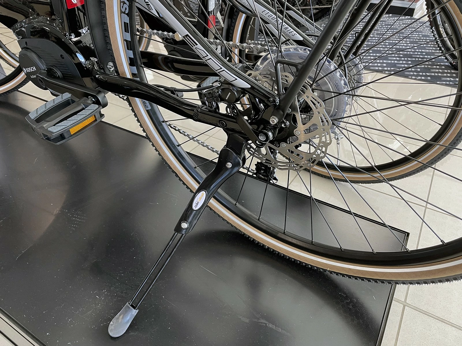 ROCK MACHINE Crossride INT E400 B Touring 500WH Vélo De Ville électrique 2022 10 ROCK MACHINE Crossride INT E400 B Touring 500WH Vélo De Ville électrique 2022 – Image 8