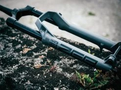 ROCKSHOX Fourche Zeb Ultimate 29'' Charger 3 RC2 DebonAir+ Déport 44mm 180mm 2023 11 ROCKSHOX Fourche Zeb Ultimate 29'' Charger 3 RC2 DebonAir+ Déport 44mm 180mm 2023 -Pas Cher accessoires vtt Magasin rockshox fourche zeb ultimate 29 charger 3 rc2 debonair deport 44mm 180mm 2023 4